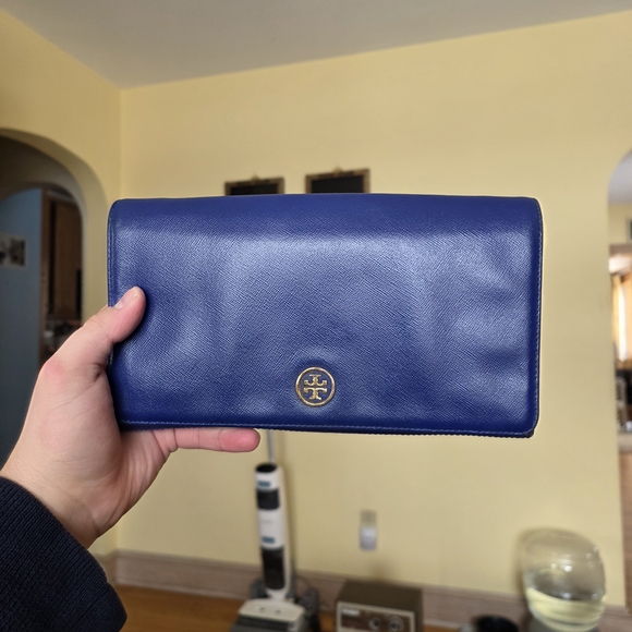 Tory Burch Handbags - Tory Burch Robinson Blue Leather Envelope Wallet